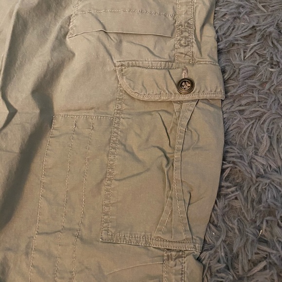 Apt 9 Tan/Camel green cargo capri - Picture 10 of 11